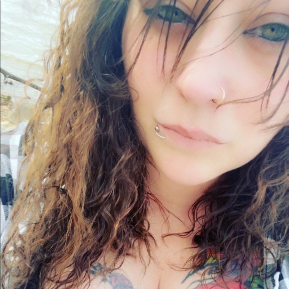 Meet your Posher, Stacie - Picture 5 of 5